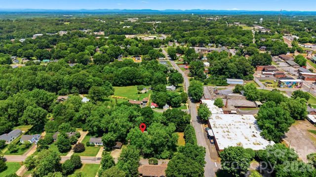 902 N Ashe Avenue, Newton, NC 28658