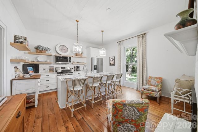 902 N Ashe Avenue, Newton, NC 28658