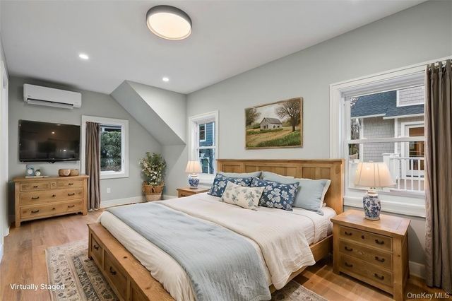 68 Glenlawn Avenue Cottage, Sea Cliff, NY 11579