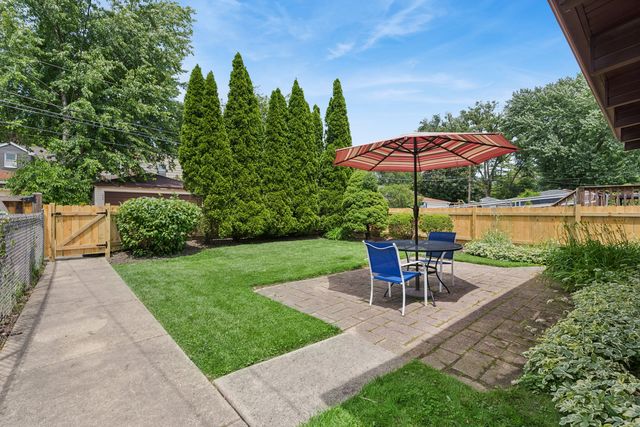 2009 Keeney Street, Evanston, IL 60202