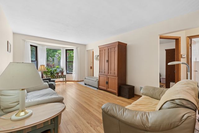 2009 Keeney Street, Evanston, IL 60202