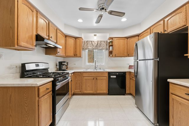 2009 Keeney Street, Evanston, IL 60202