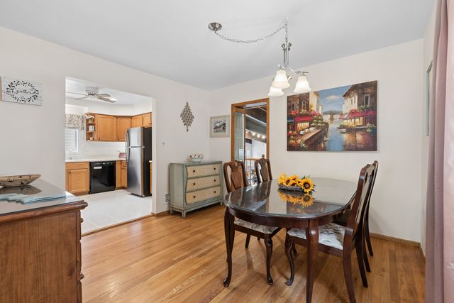2009 Keeney Street, Evanston, IL 60202