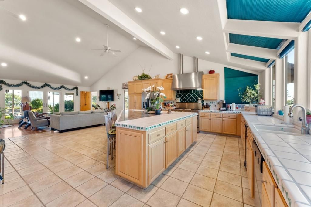 Image 10 of property listing at 11081 Enchanto Vista Drive, San Jose, CA 95127