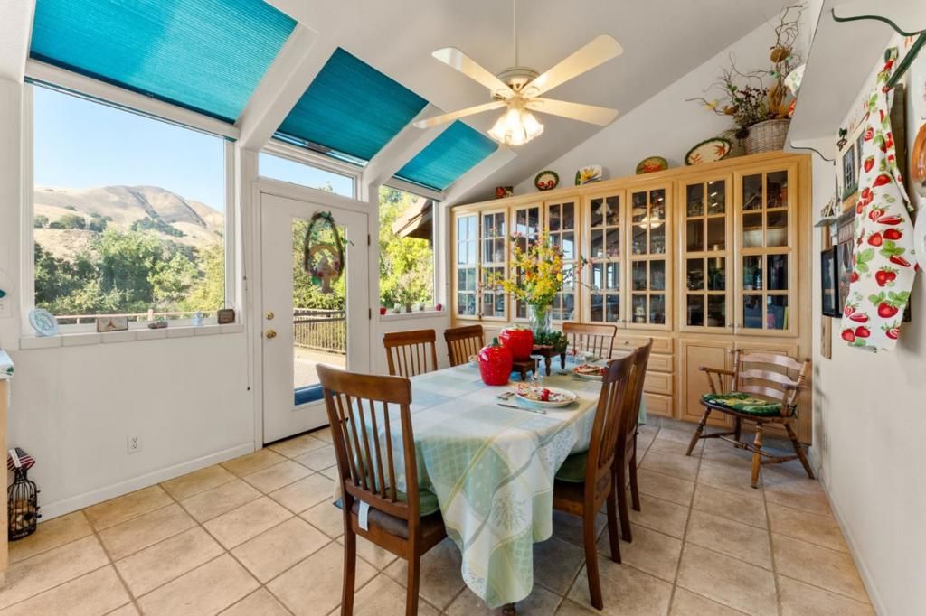 Image 12 of property listing at 11081 Enchanto Vista Drive, San Jose, CA 95127