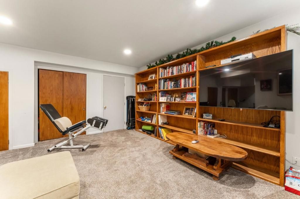Image 17 of property listing at 11081 Enchanto Vista Drive, San Jose, CA 95127