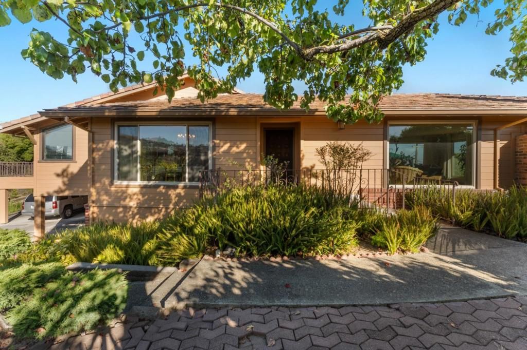 Image 2 of property listing at 11081 Enchanto Vista Drive, San Jose, CA 95127
