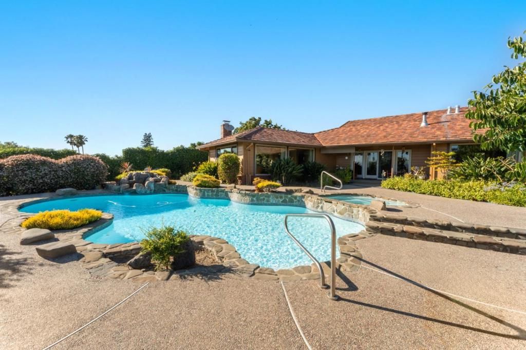 Image 3 of property listing at 11081 Enchanto Vista Drive, San Jose, CA 95127