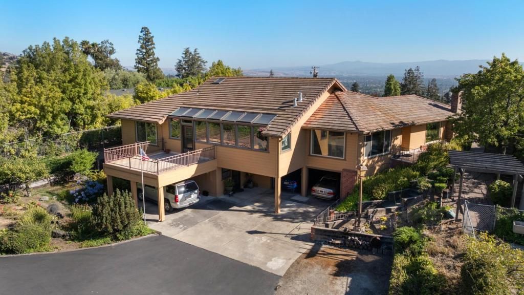 Image 30 of property listing at 11081 Enchanto Vista Drive, San Jose, CA 95127