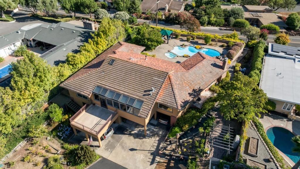 Image 34 of property listing at 11081 Enchanto Vista Drive, San Jose, CA 95127