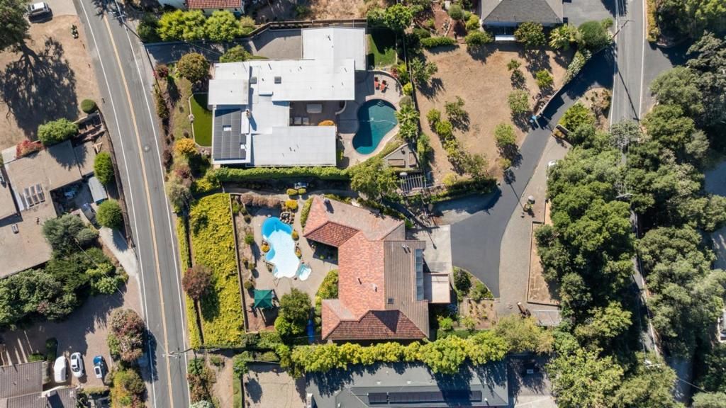 Image 35 of property listing at 11081 Enchanto Vista Drive, San Jose, CA 95127