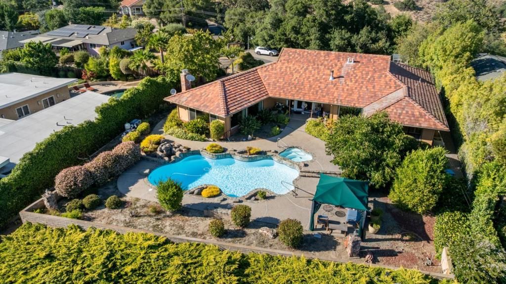 Image 36 of property listing at 11081 Enchanto Vista Drive, San Jose, CA 95127