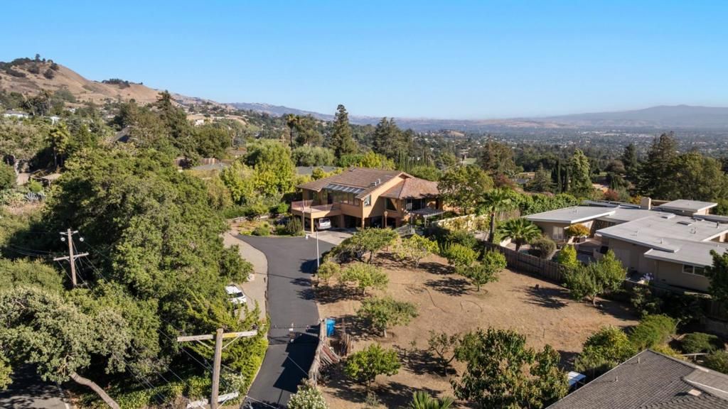 Image 37 of property listing at 11081 Enchanto Vista Drive, San Jose, CA 95127