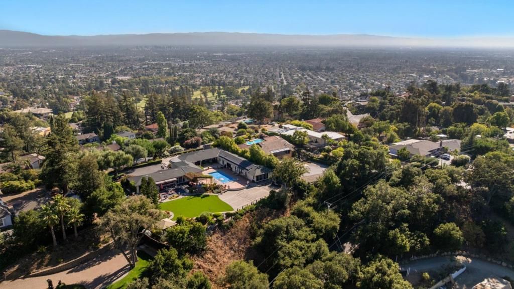 Image 39 of property listing at 11081 Enchanto Vista Drive, San Jose, CA 95127
