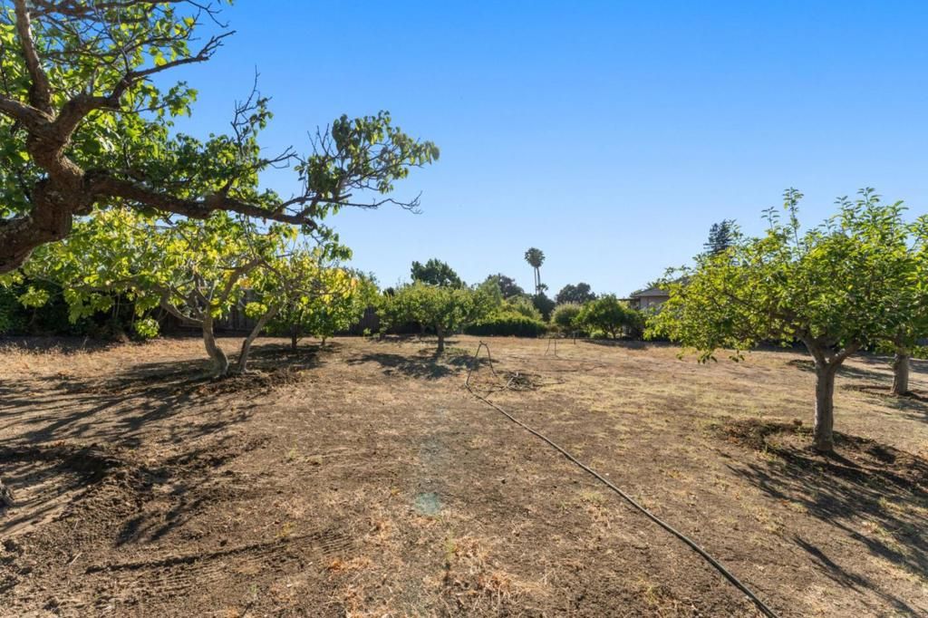 Image 4 of property listing at 11081 Enchanto Vista Drive, San Jose, CA 95127