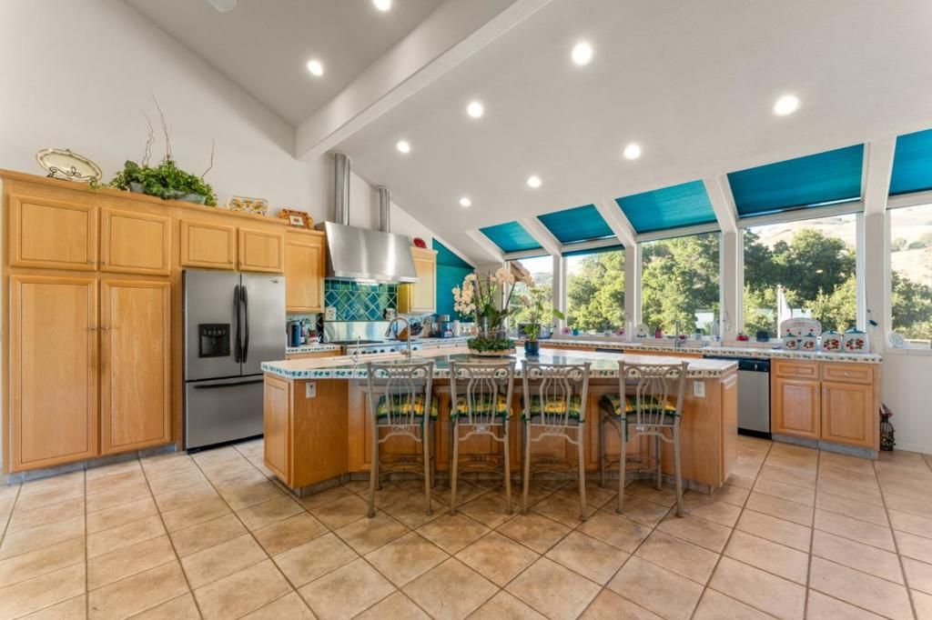 Image 9 of property listing at 11081 Enchanto Vista Drive, San Jose, CA 95127
