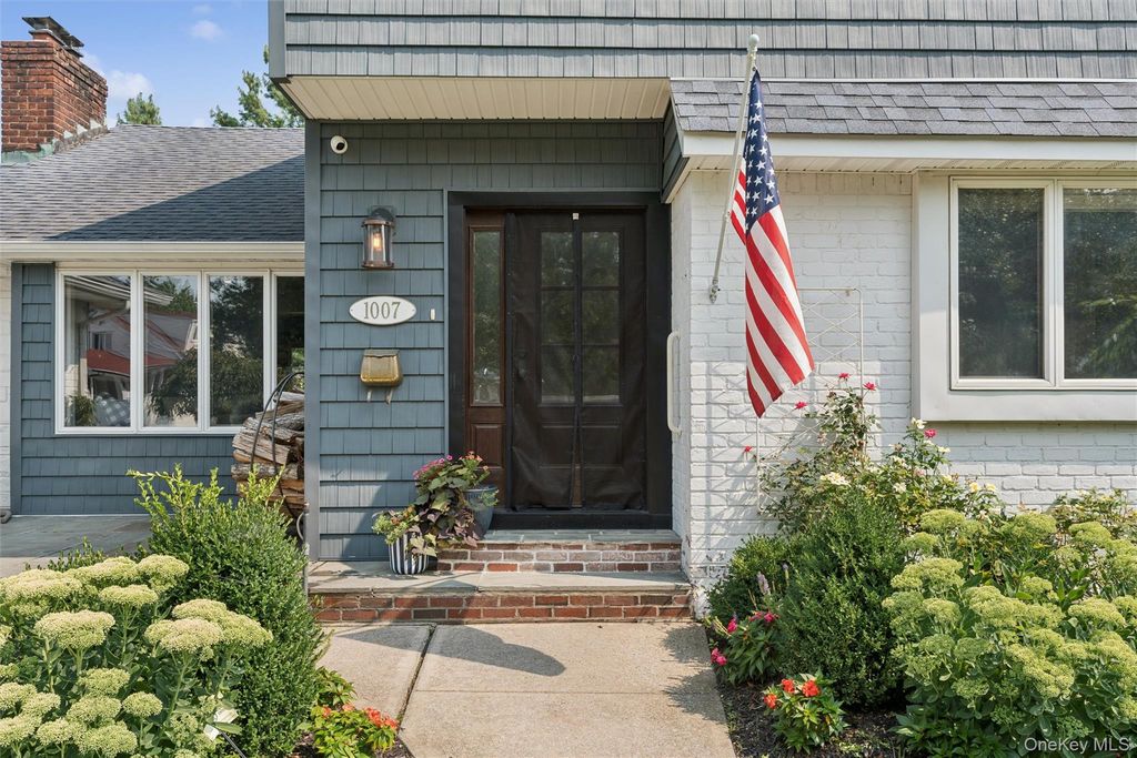 1007 Stafford Road, Valley Stream, NY 11580 — photo 3