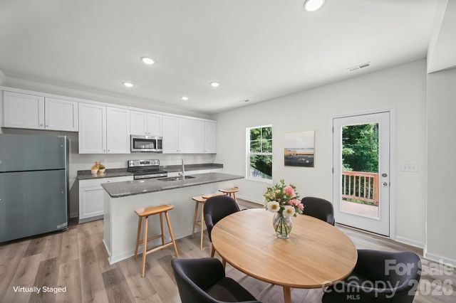 7725 E Lane Drive, Charlotte, NC 28212