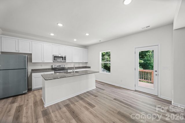 7725 E Lane Drive, Charlotte, NC 28212