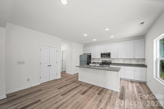 7725 E Lane Drive, Charlotte, NC 28212
