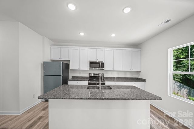 7725 E Lane Drive, Charlotte, NC 28212