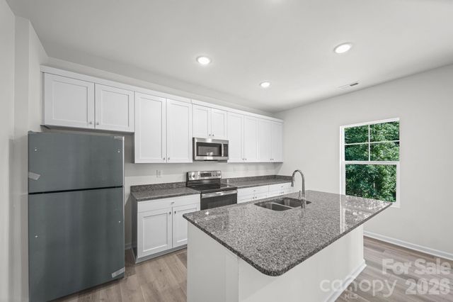 7725 E Lane Drive, Charlotte, NC 28212