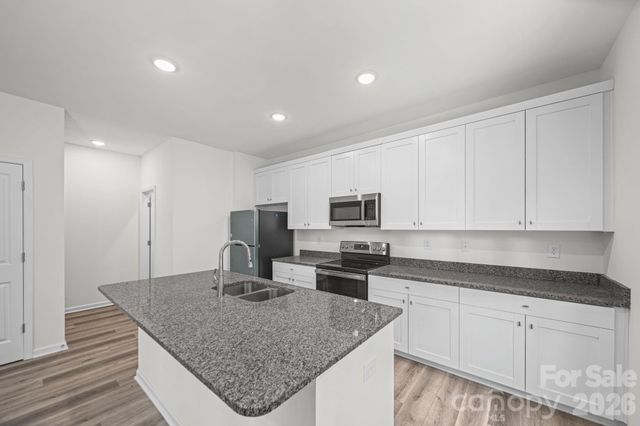 7725 E Lane Drive, Charlotte, NC 28212