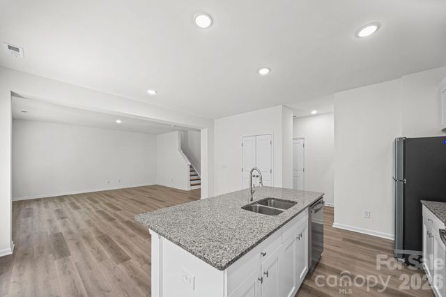 7725 E Lane Drive, Charlotte, NC 28212