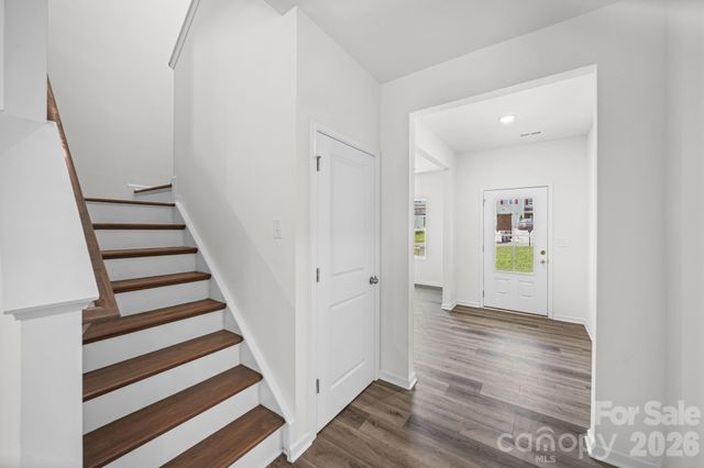 7725 E Lane Drive, Charlotte, NC 28212