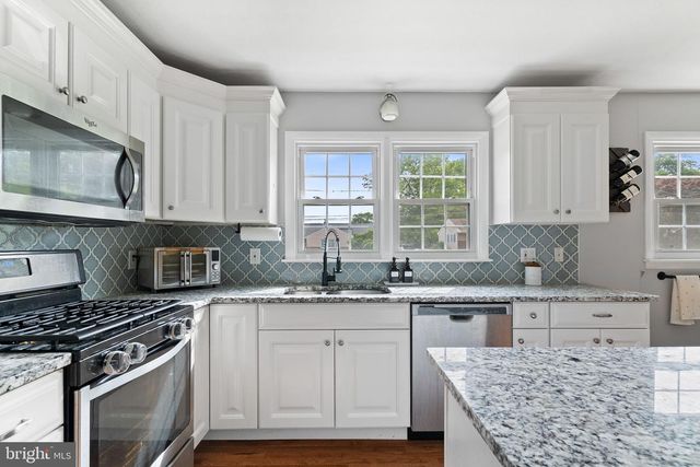 21 DECOU AVE, Ewing, NJ 08628