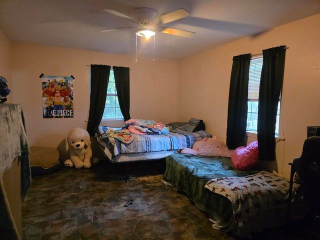300 Walnut, Naples, TX 75568