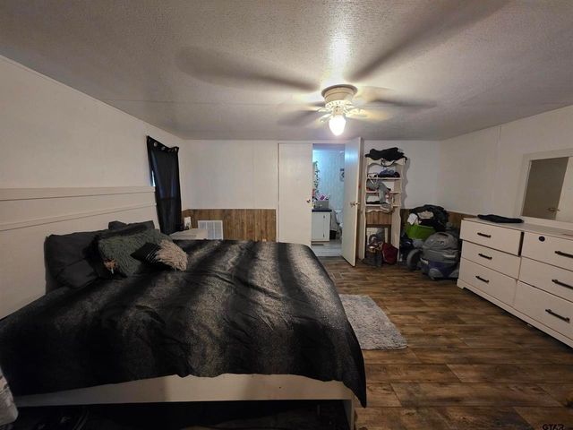 300 Walnut, Naples, TX 75568