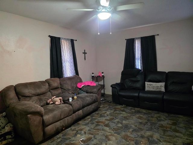 300 Walnut, Naples, TX 75568
