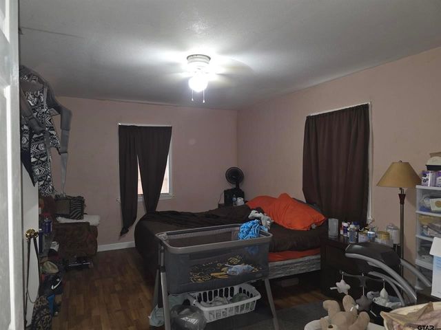300 Walnut, Naples, TX 75568