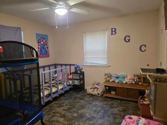 300 Walnut, Naples, TX 75568