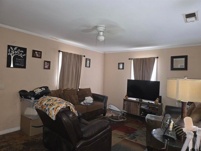 300 Walnut, Naples, TX 75568