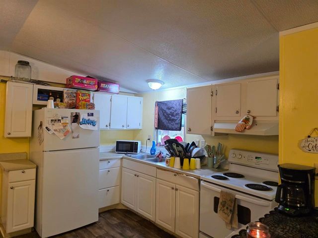 300 Walnut, Naples, TX 75568