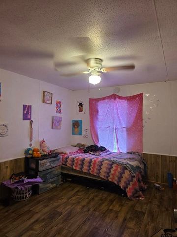 300 Walnut, Naples, TX 75568