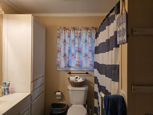 300 Walnut, Naples, TX 75568