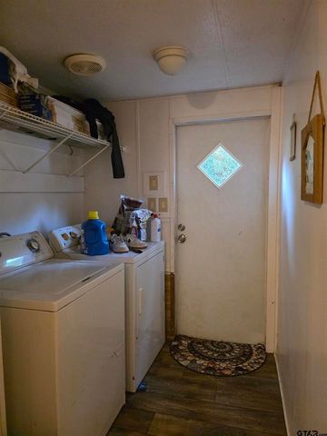 300 Walnut, Naples, TX 75568