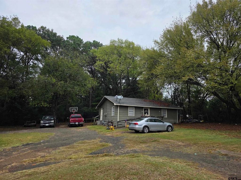 300 Walnut, Naples, TX 75568