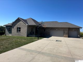 17001 Leisure Court, Hickman, NE 68372