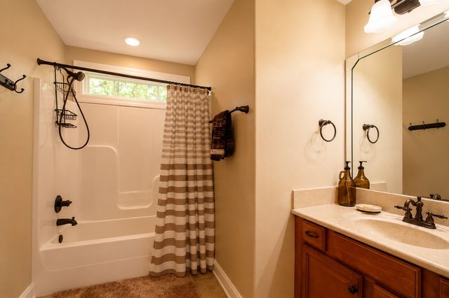 1014 Atchley Ct, Hendersonville, TN 37075