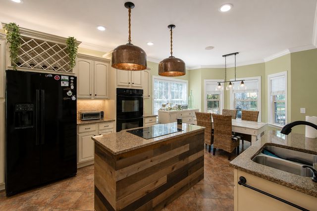 1014 Atchley Ct, Hendersonville, TN 37075