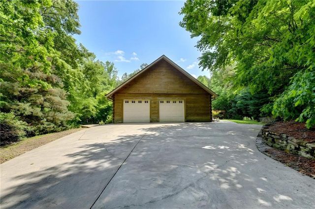 82 Walnut Grove Lane, Tiger, GA 30576