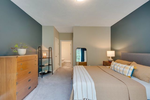 837 Ledgewood Way 837, Clinton, MA 01510