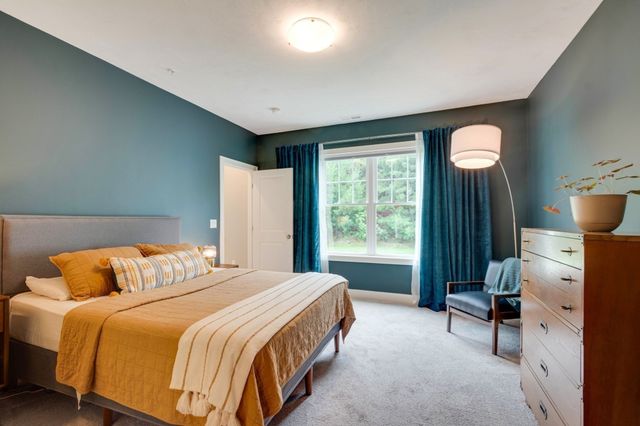 837 Ledgewood Way 837, Clinton, MA 01510