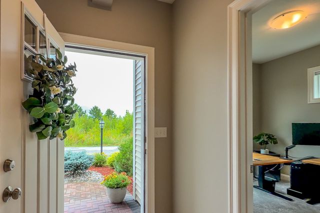 837 Ledgewood Way 837, Clinton, MA 01510