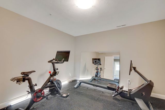 837 Ledgewood Way 837, Clinton, MA 01510