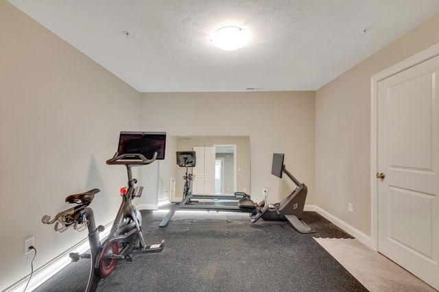 837 Ledgewood Way 837, Clinton, MA 01510